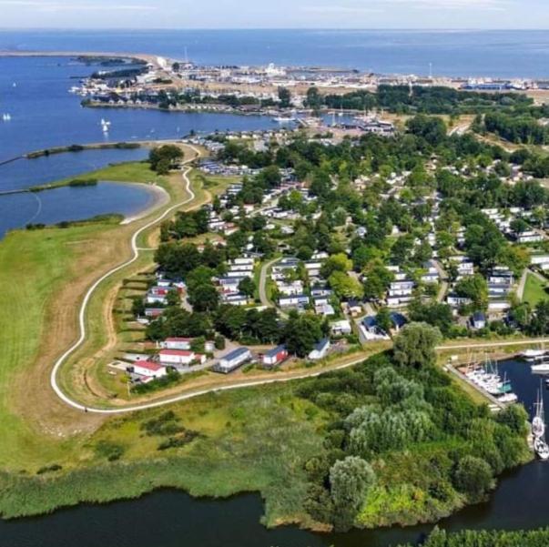 Bj Chalets - De Rug 3 - Vakantiepark Lauwersoog - Luxe Chalet Met Vaatwasser En Inloopkast! Vroege Incheck! Met Airco! Extérieur photo